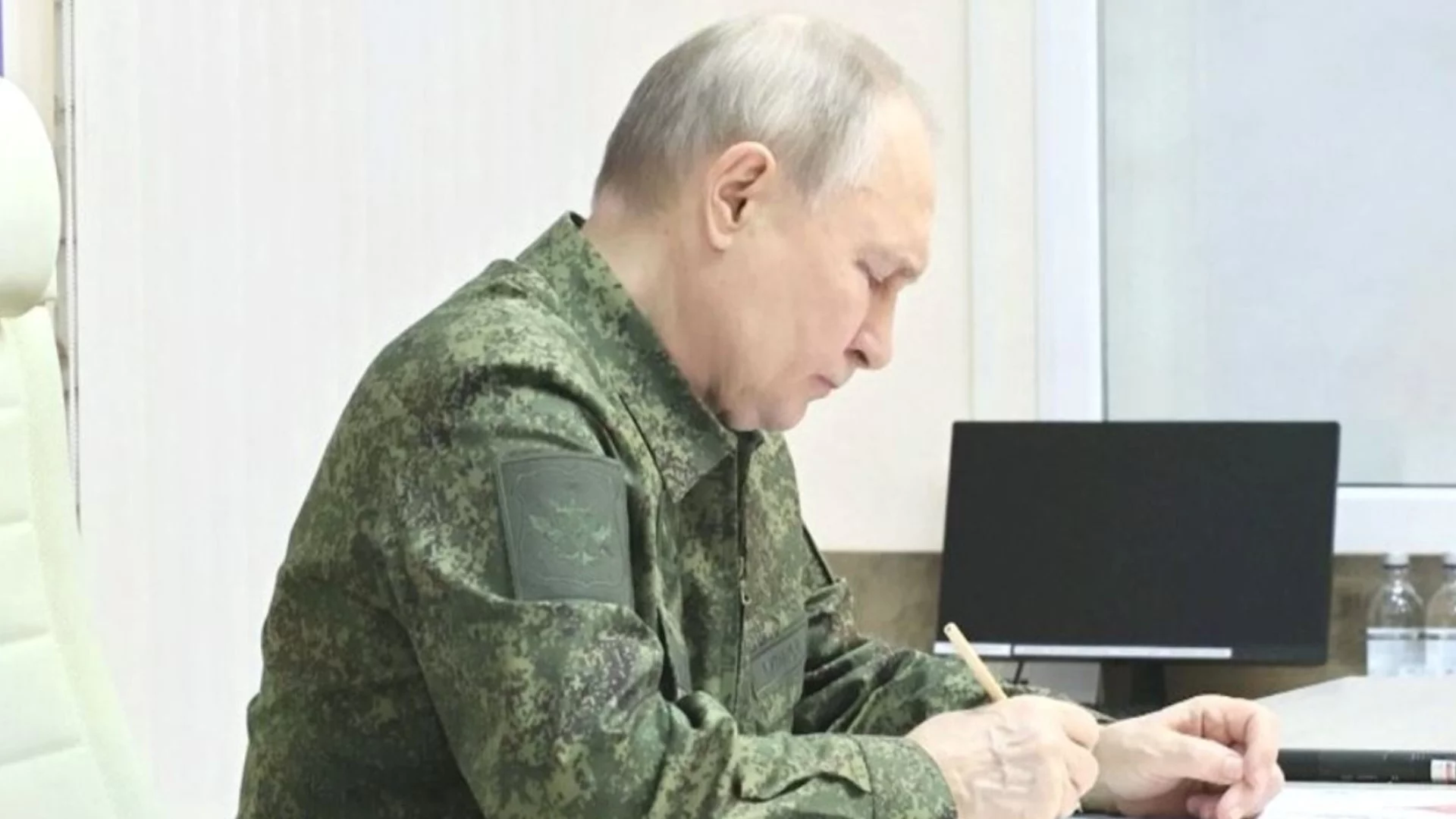 Пета година по-късно в специалната операция на Путин: Два "Орешник"-а и един хамбар