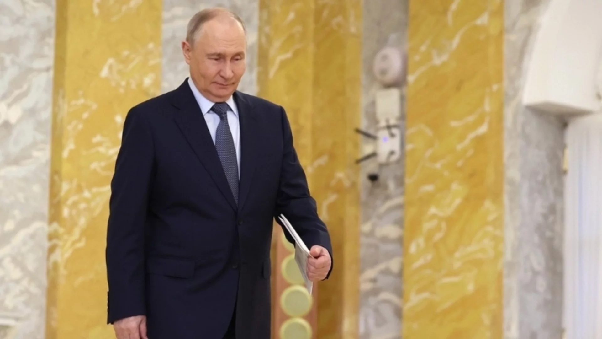 Как Путин живее в паралелна реалност и там мир няма: Колекция с примери от Санкт Петербург (ОБЗОР - ВИДЕО)