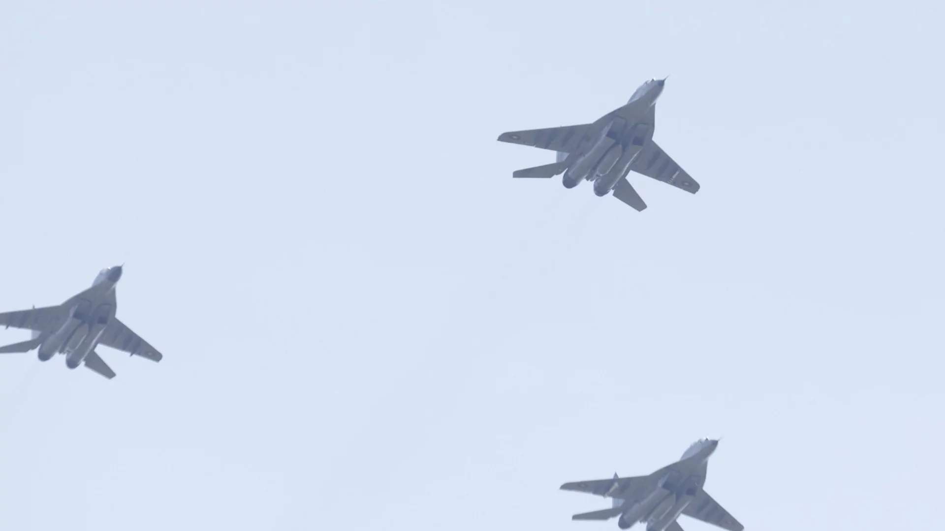 Провокация в небето: Турция тормози самолета на военния министър на Гърция