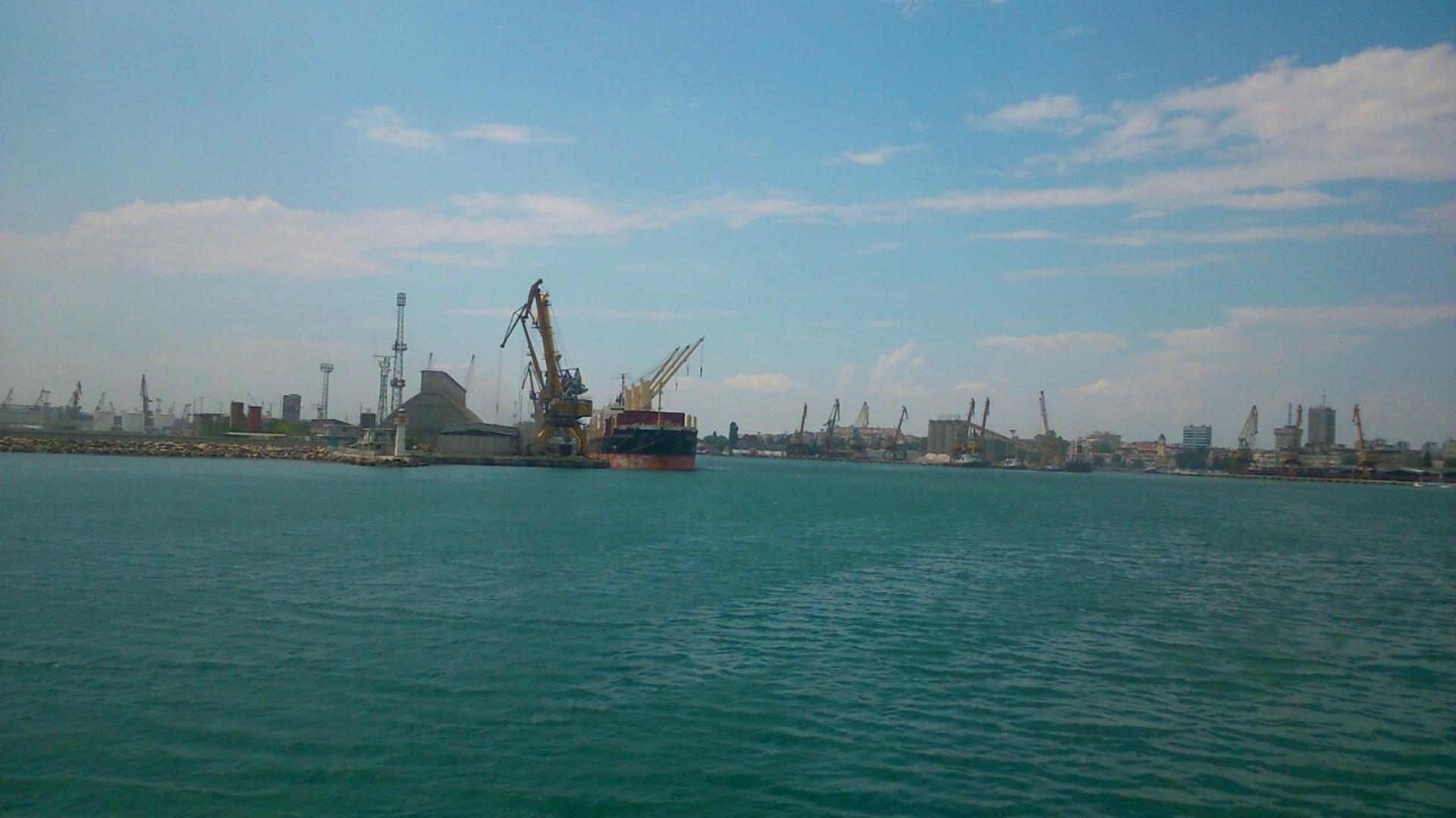 Намериха тяло на моряк на пристанище Бургас