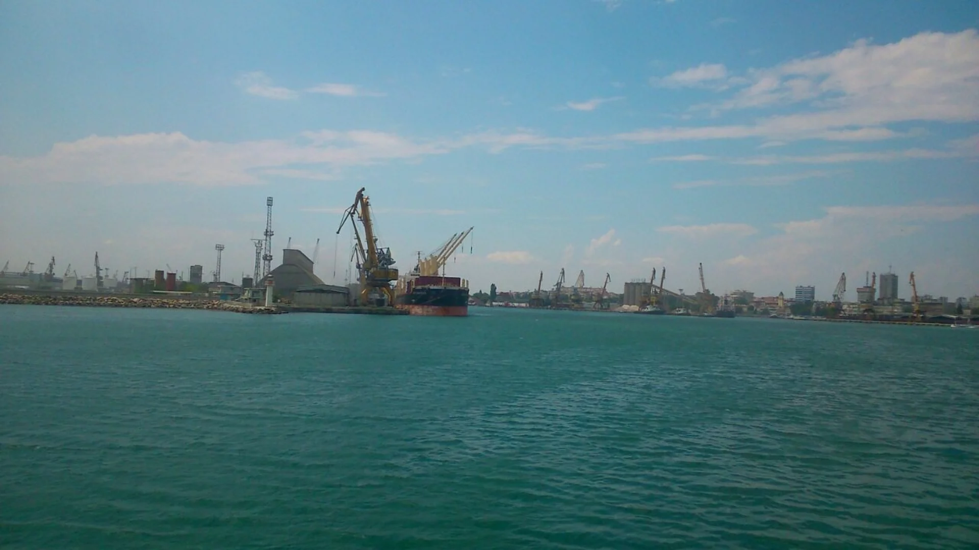 Намериха тяло на моряк на пристанище Бургас