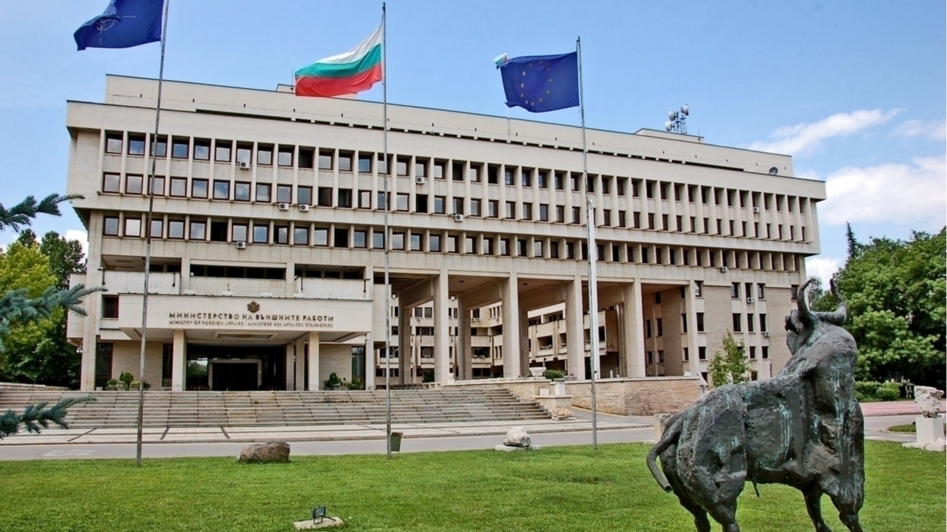 МВнР поема защитата на младо момиче, станало заложник от вла