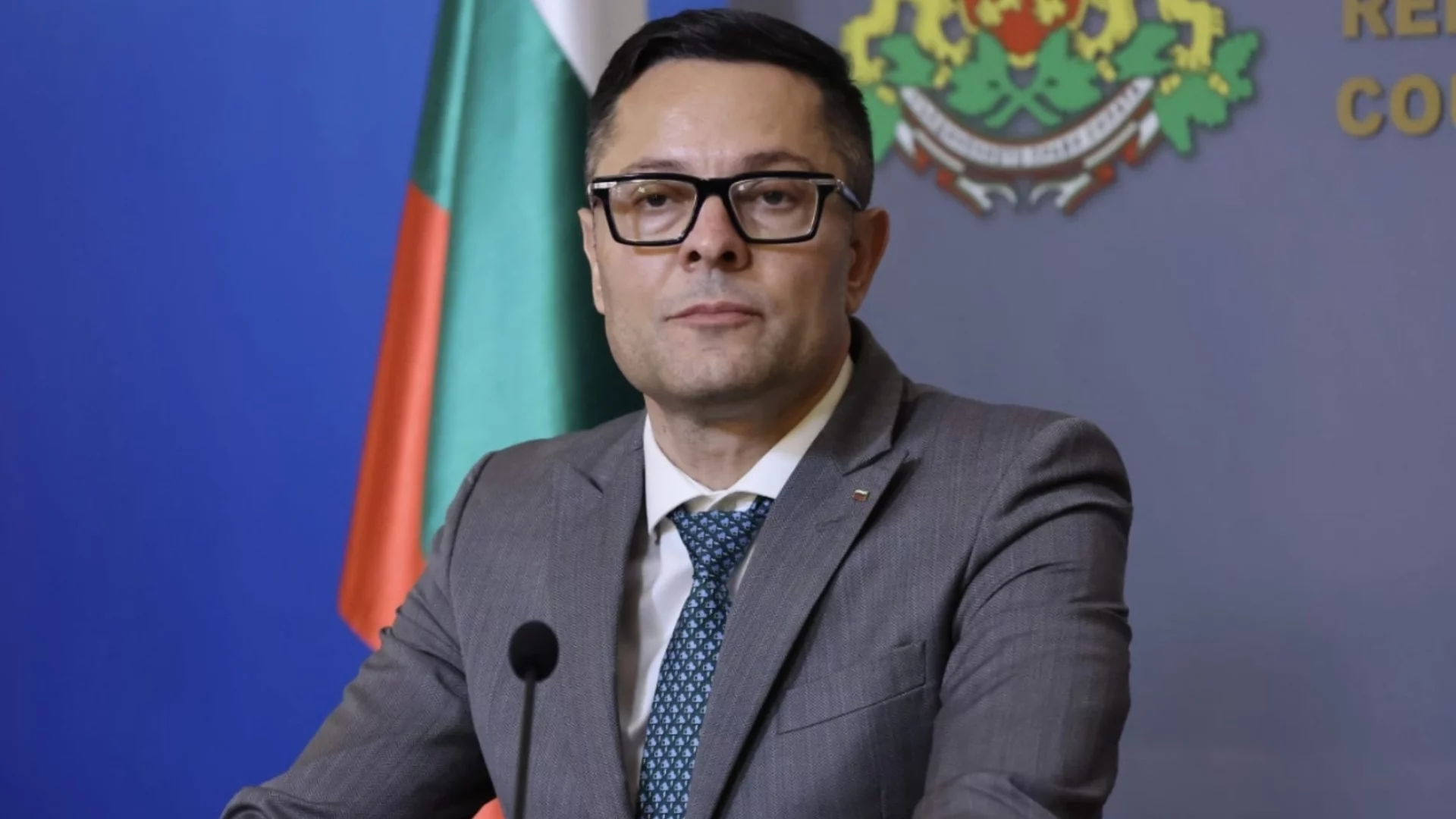 "Има иск към България за 3 млрд. евро и много застрашително обстоятелство": Министър на Радев за "Лукойл"