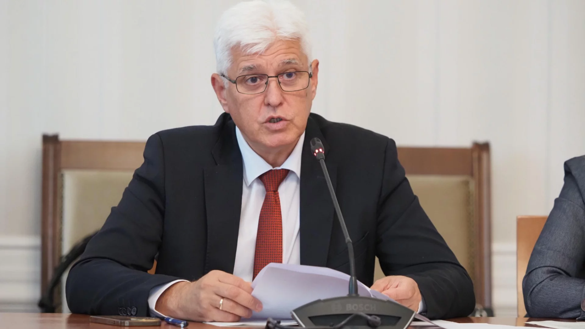 България спира военната помощ с оръжия за Украйна
