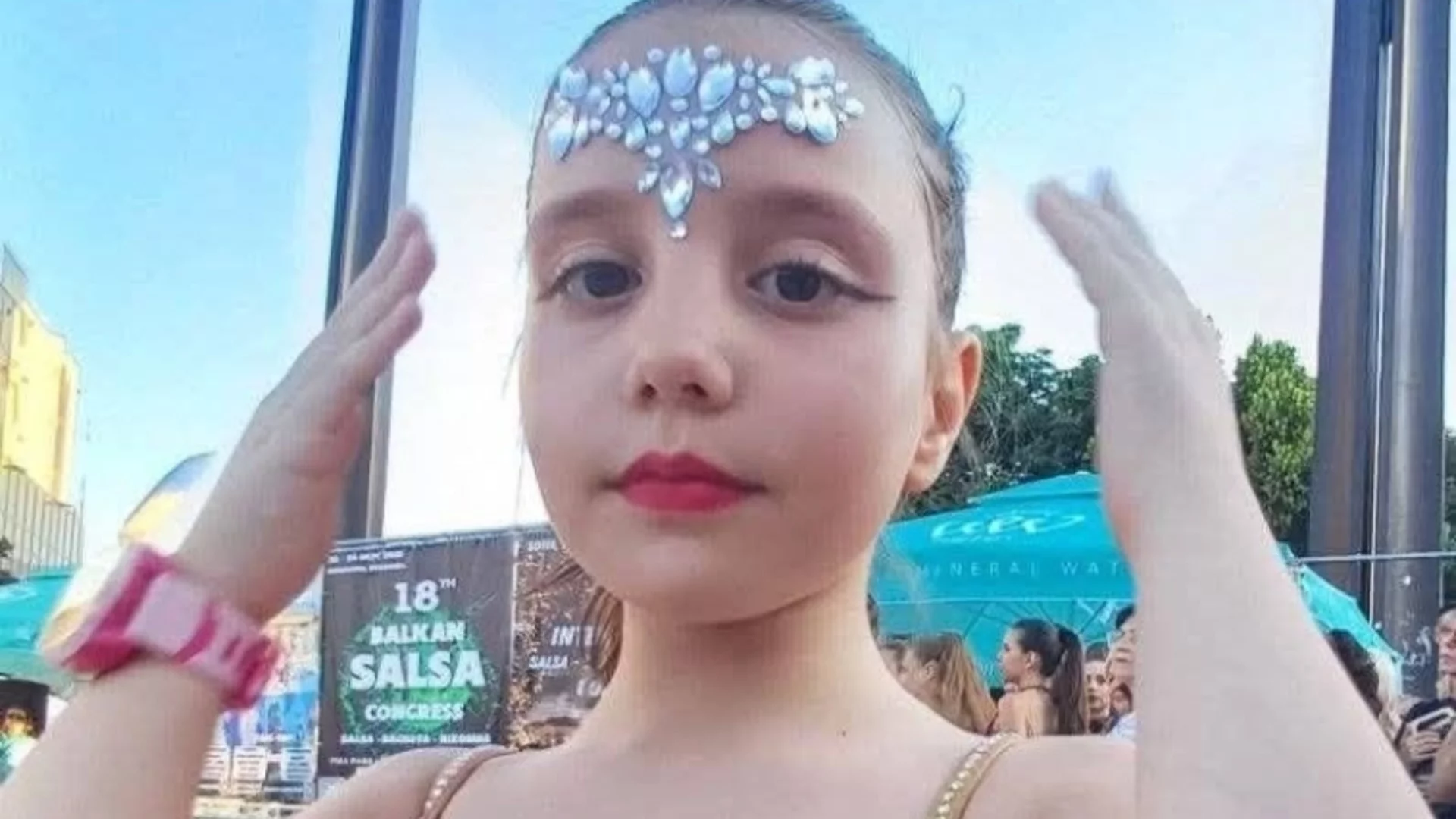 Да помогнем на слънчевата Сиaна да пребори тежката диагноза!