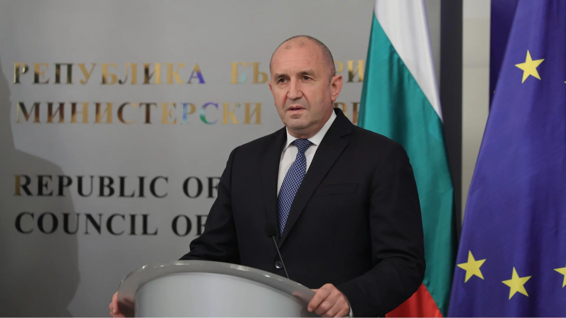 Ако не ви харесват ценностите ни, имаме и други: Борбата с олигархията на майките, училищата, пенсионерите и магазините