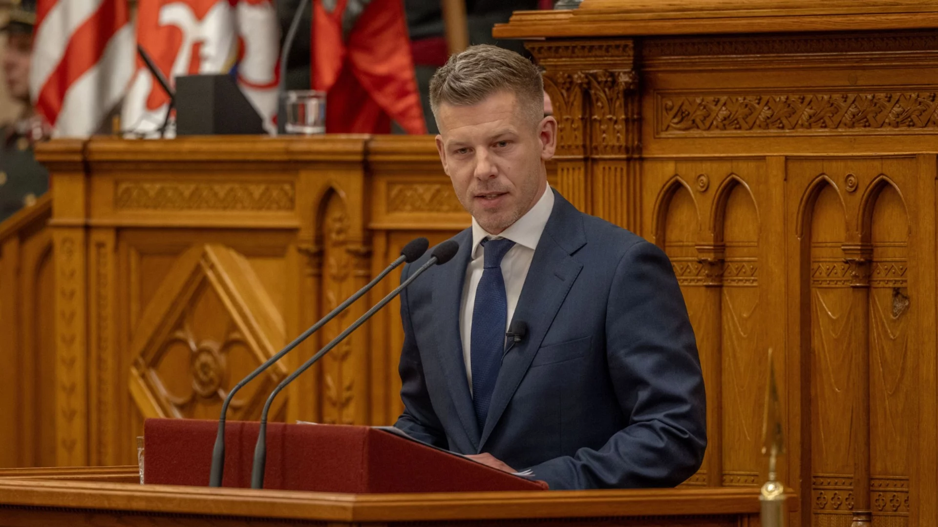 Премиерът на Унгария остава с наполовина по-малка заплата