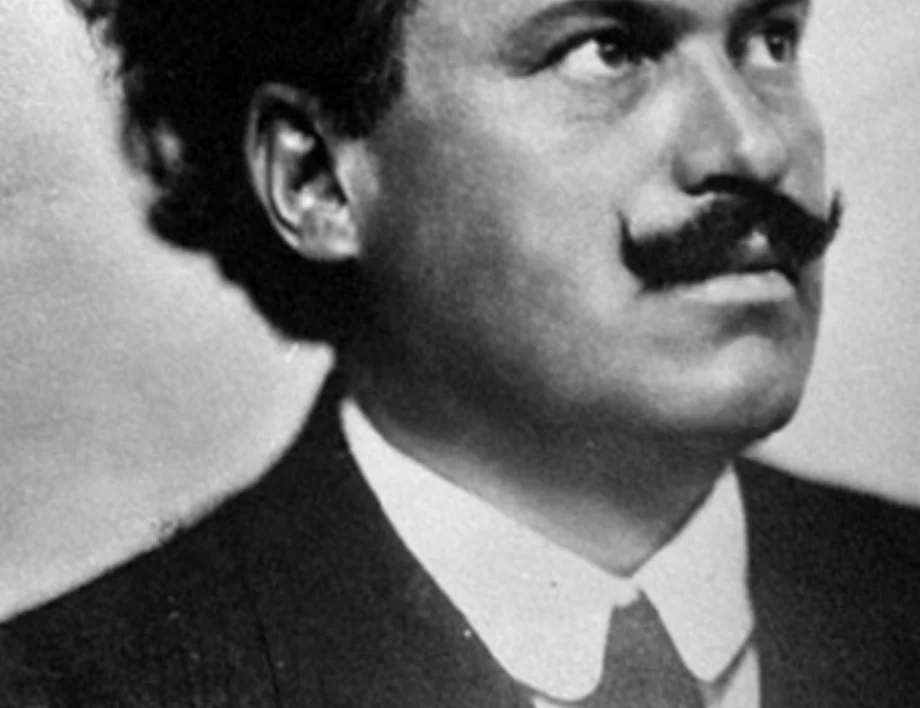 11 юни: Александър Стамболийски нарежда на въстаниците около Пазарджик да се разпръснат