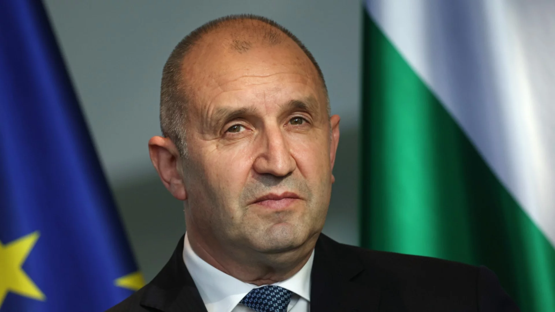 "Драги Румене, обади се на Путин и дай рецептата за мира": Приятел на Украйна се възмущава от решението за оръжията