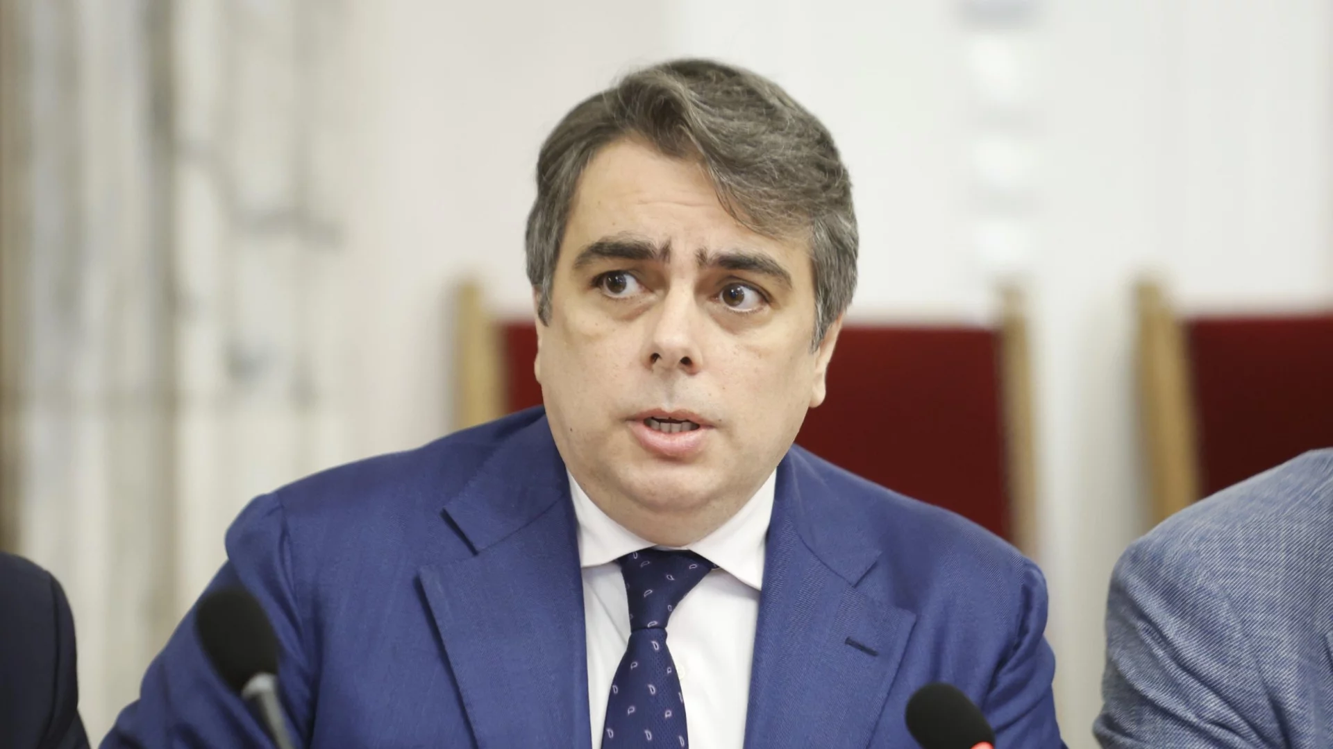 Асен Василев обяви каква е причината за свръхдефицита и откъде да се реже в бюджета