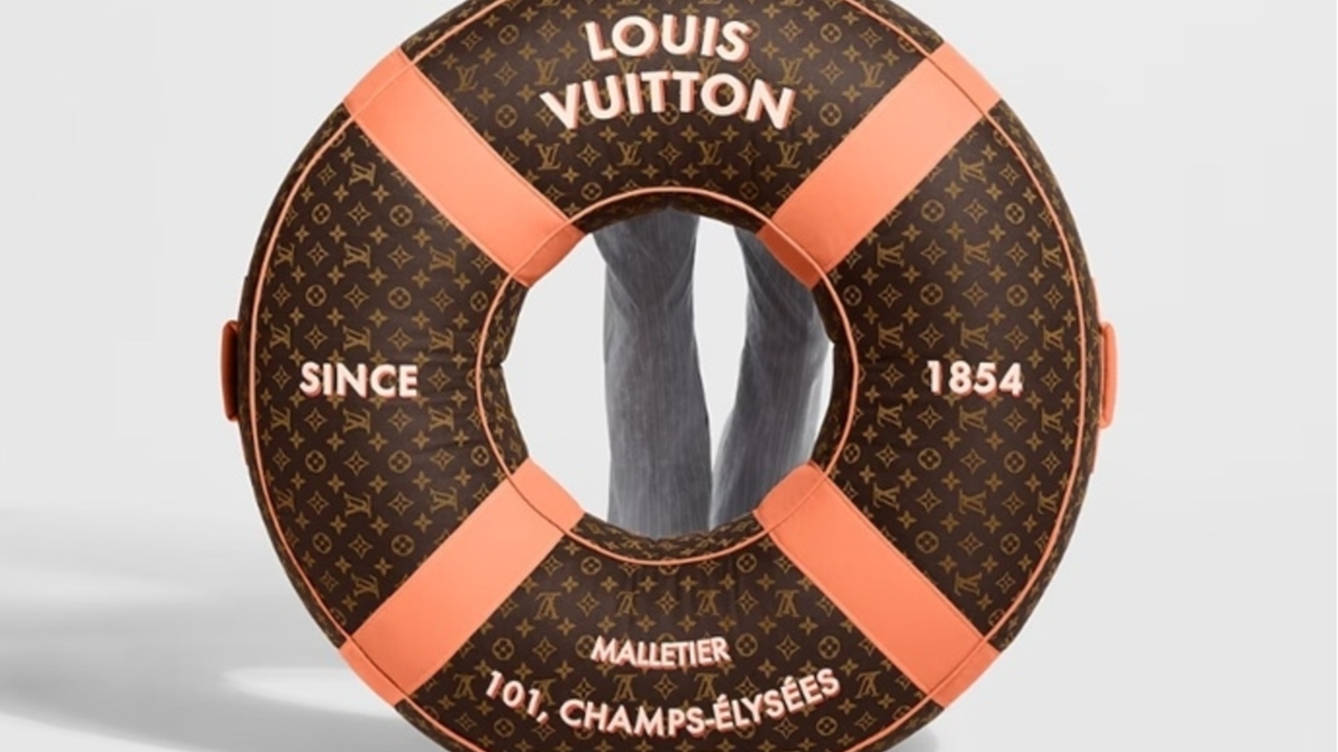 Пари като вестници: Louis Vuitton продава надуваем пояс за 4