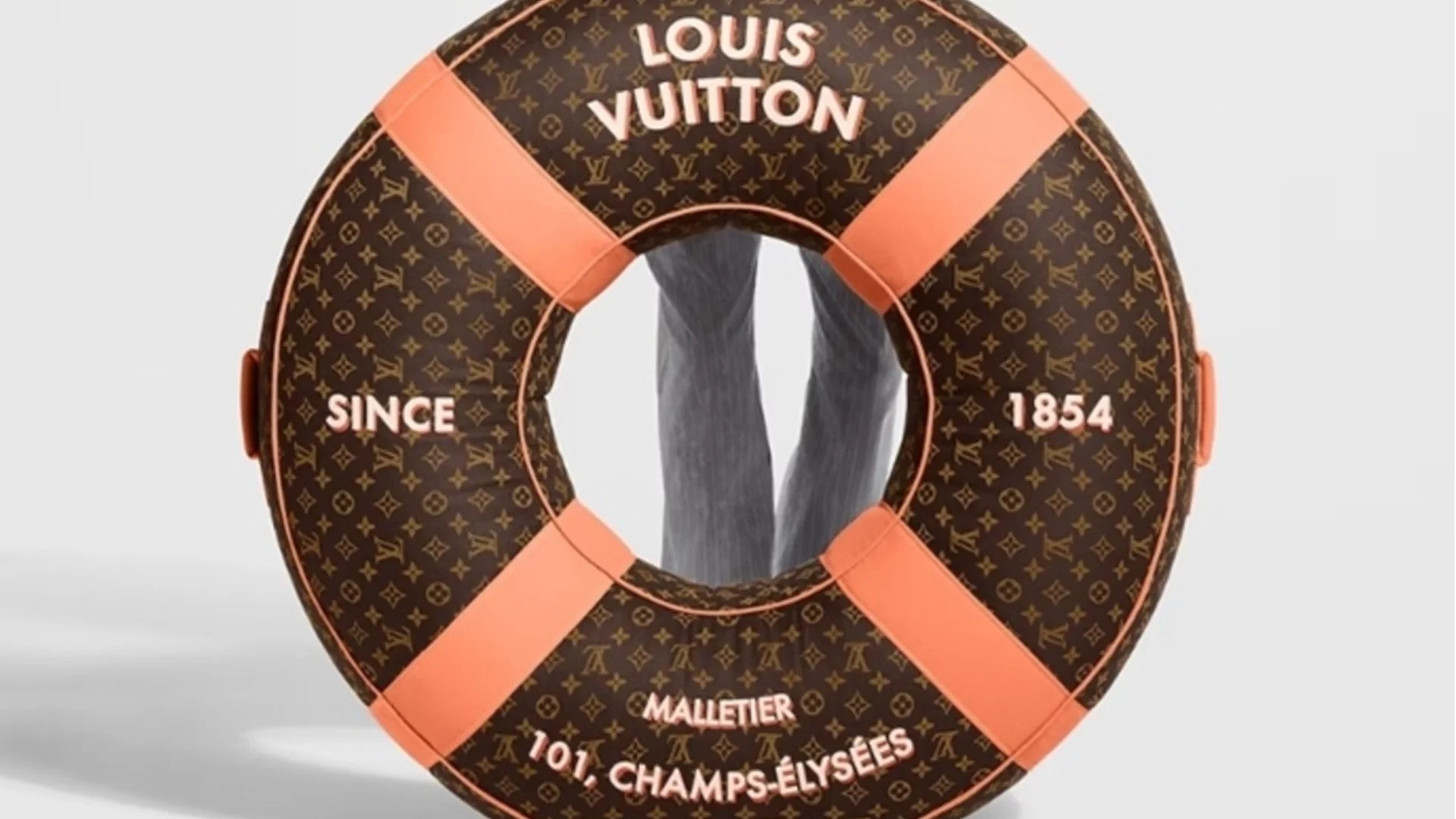 Пари като вестници: Louis Vuitton продава надуваем пояс за 4400 долара (ВИДЕО) 