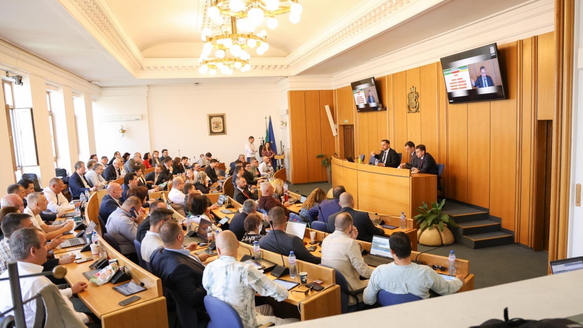 Политически консенсус в СОС: Край на временните управления в