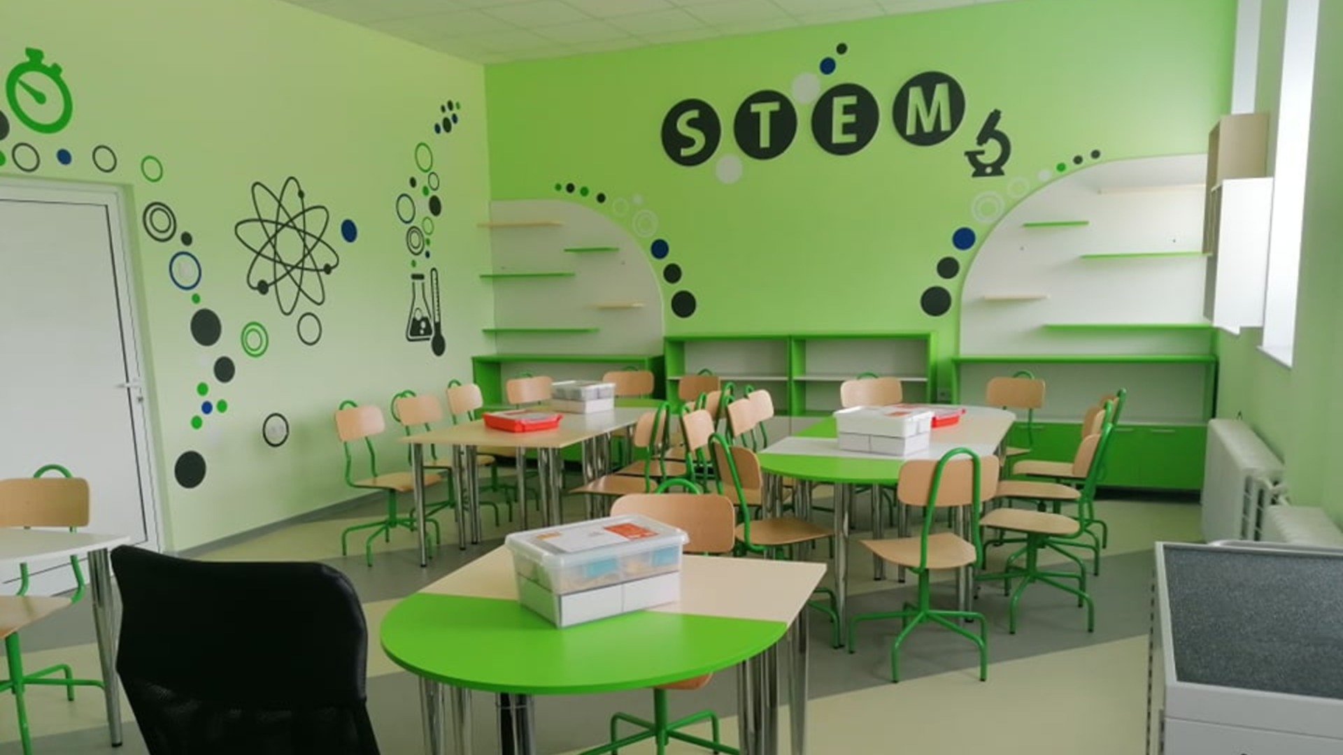Училищата на бъдещето: Над 2000 STEM центъра вече работят в 