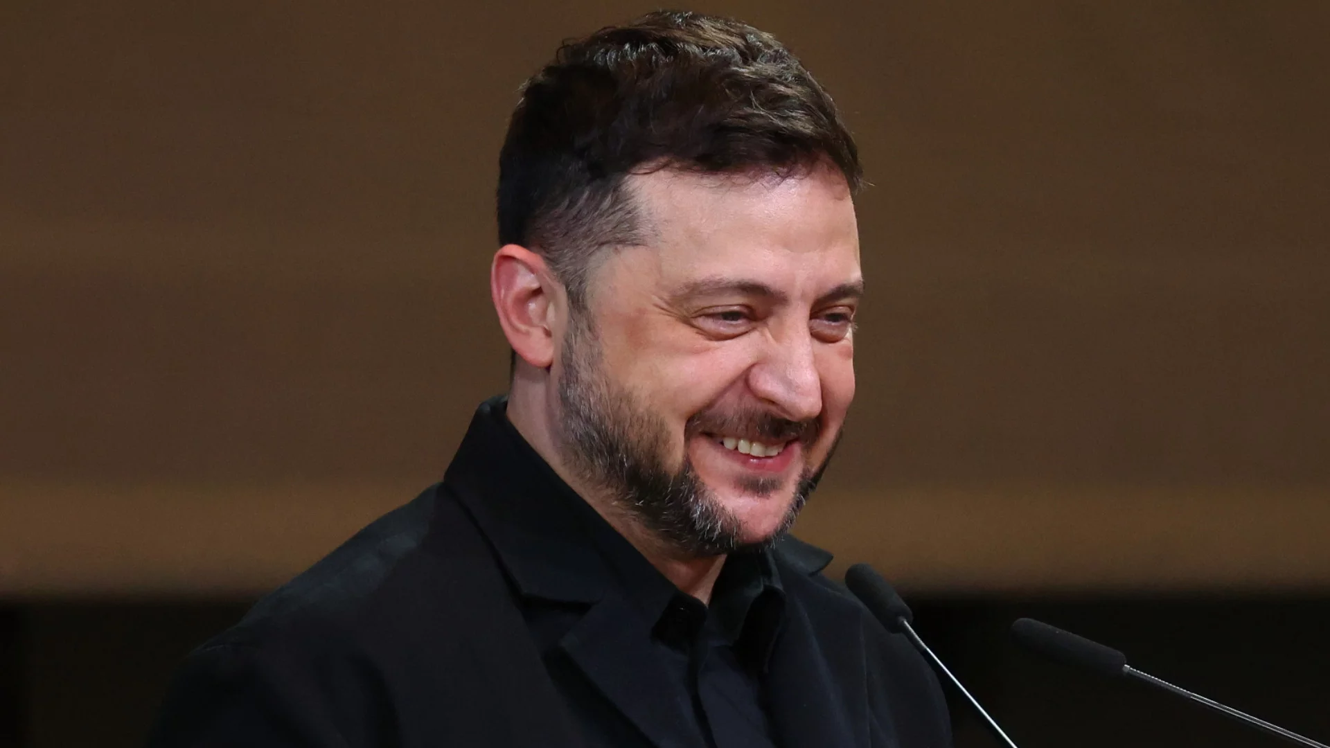 Зеленски се изправи пред въпрос за ЛГБТ в Украйна и украинската армия: "Едни и същи права" (ВИДЕО)