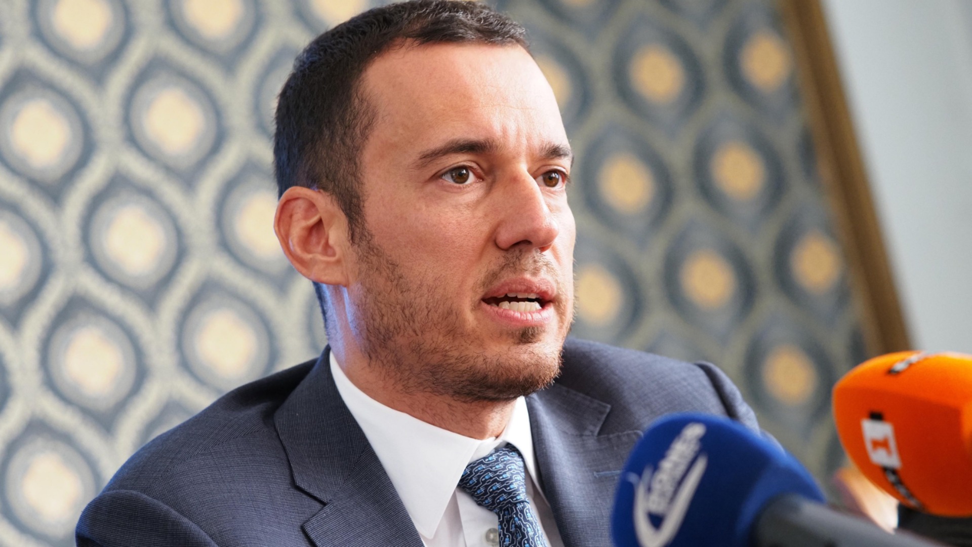 Над 2 млрд. лв. задължения: Терзиев с ход за спиране на затъ