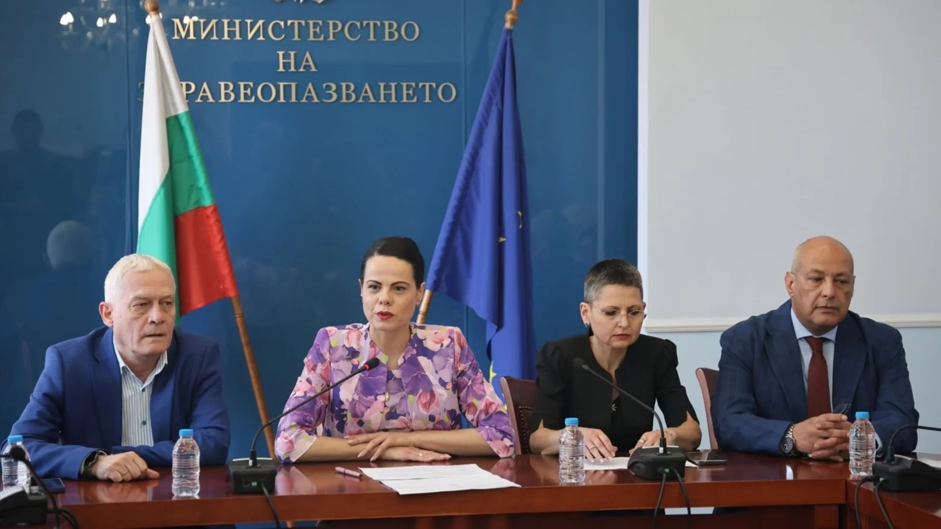 Чиновник в МЗ взима колкото 4 млади лекари: Медиците с нова критика към властта