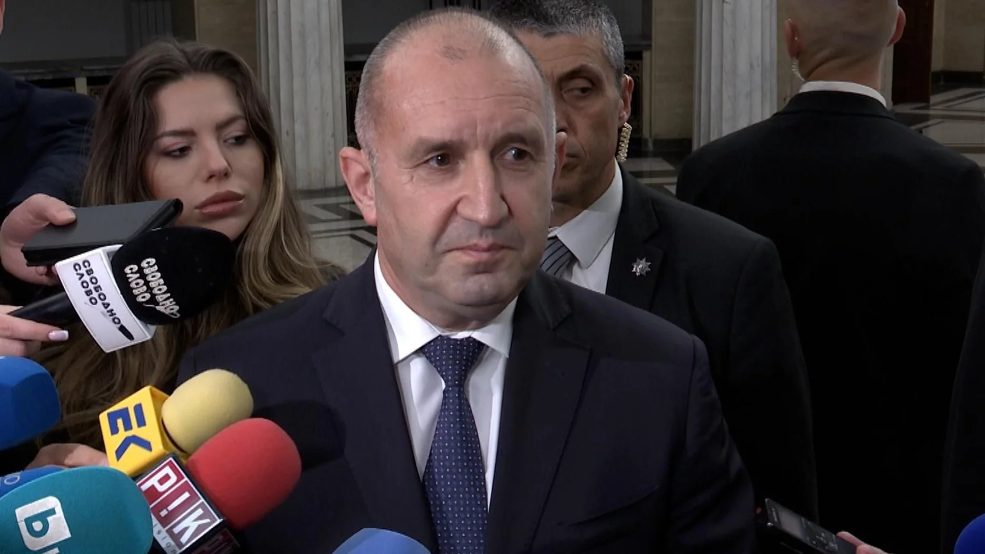 Качихте публичните финанси на шейна и я теглихте надолу по склона