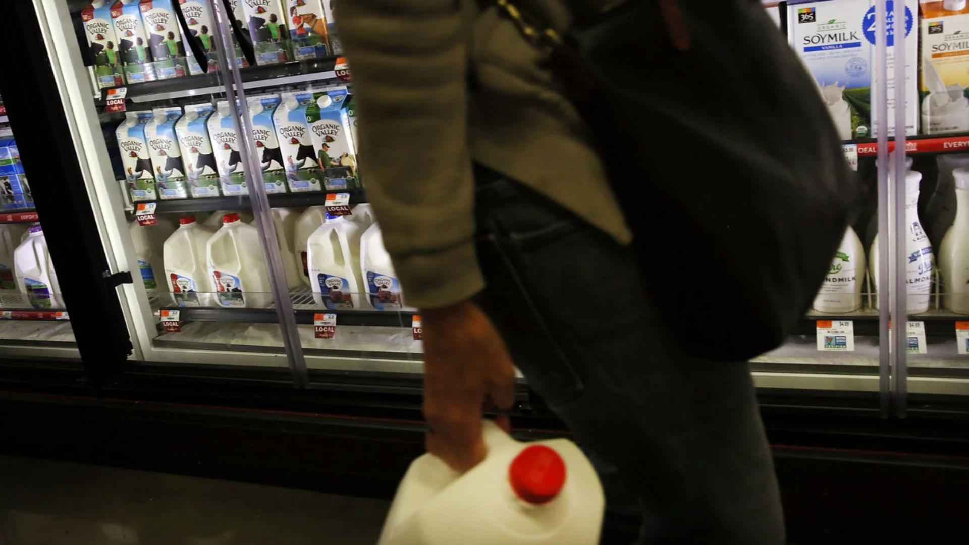 Мляко и млечни продукти: Качество, безконтролност, митове - земеделският министър говори за пълен хаос
