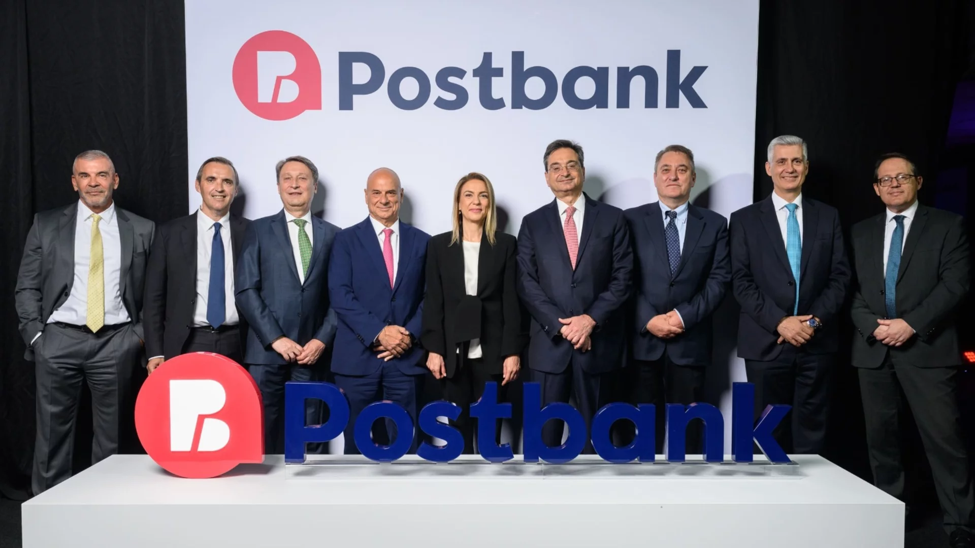 Postbank отбеляза 35 години в България със събитие, което събра световен тенис, бизнес елита и хиляди гости