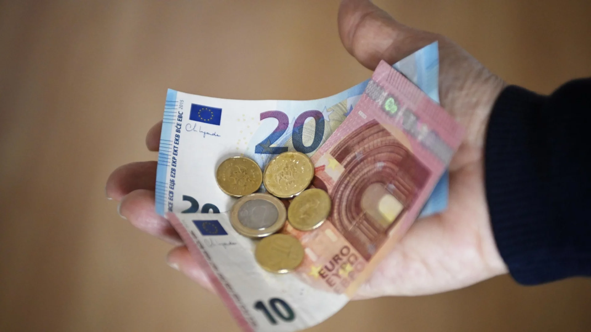 Обезщетението за безработица в София задмина минималната заплата