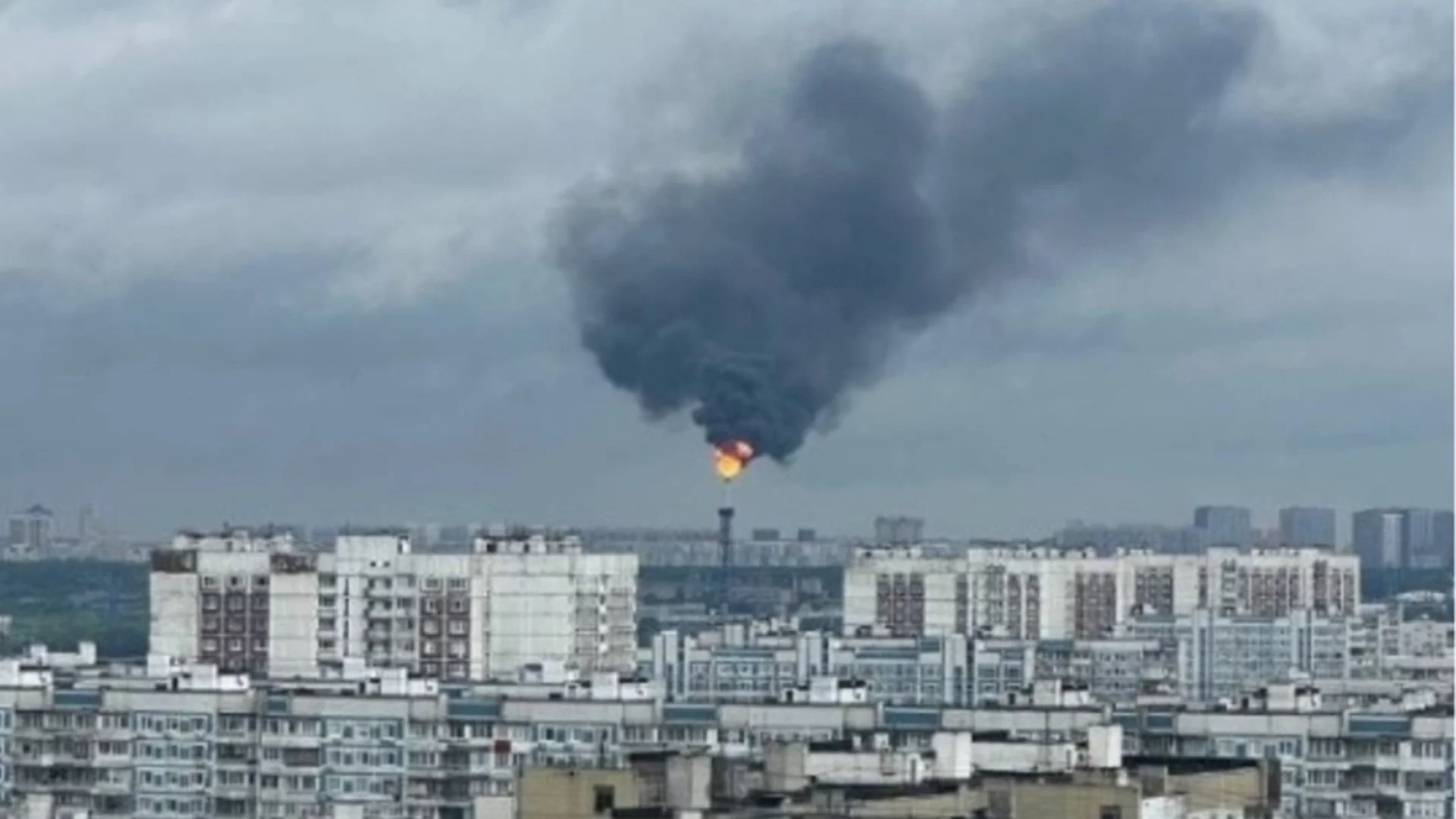 Добро утро, Москва: Дронове удариха най-важния снабдител с гориво за областта (ВИДЕО)