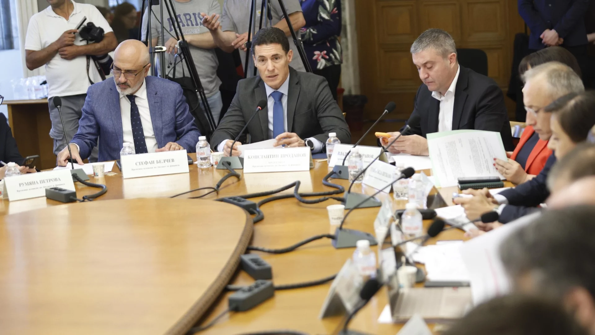 Управляващите бързат да изтеглят нов дълг до 3,8 млрд. евро