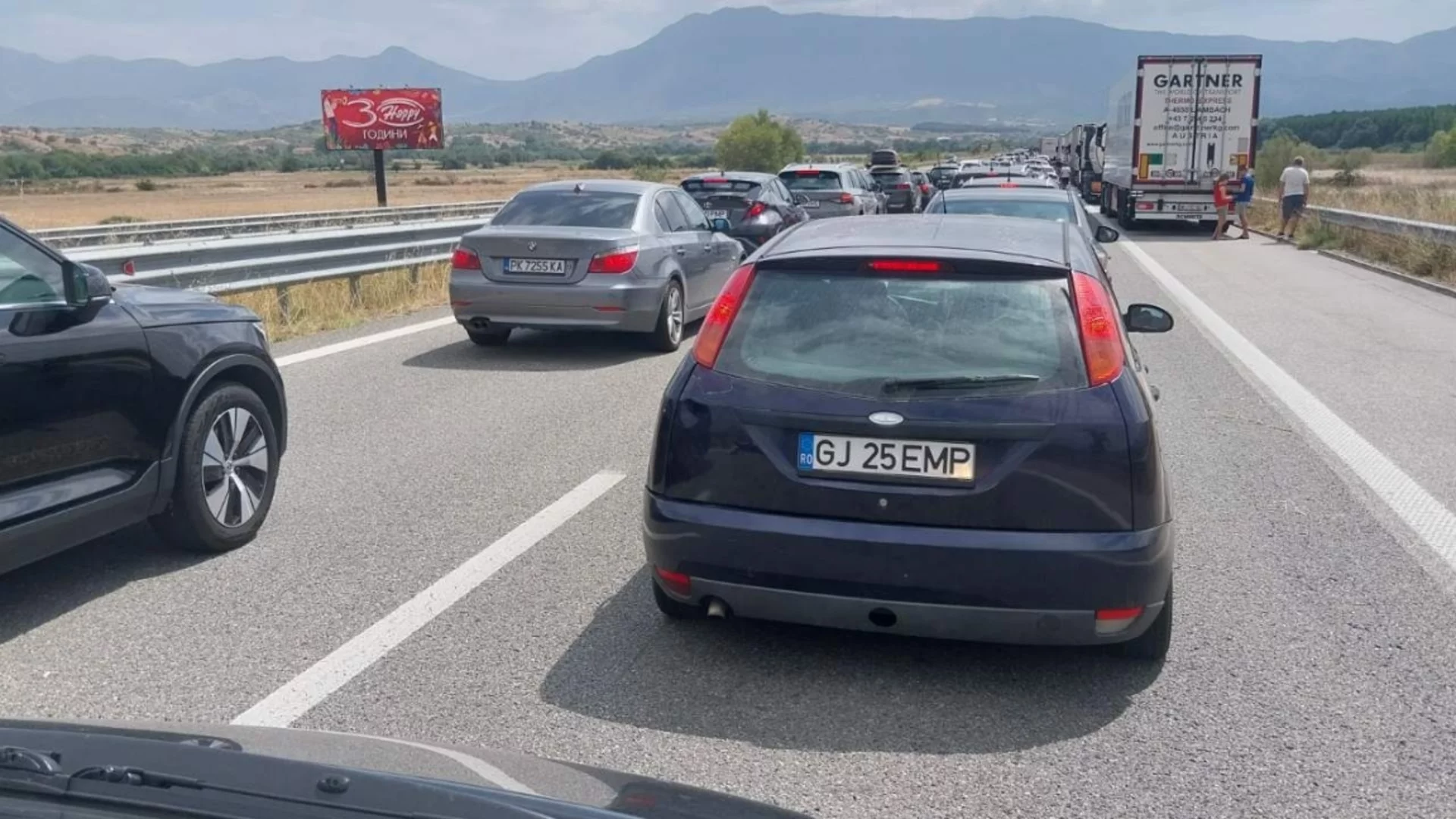 Може ли с чехли? Откога влиза в сила аптечката? Край на митовете за гръцките правила за движение