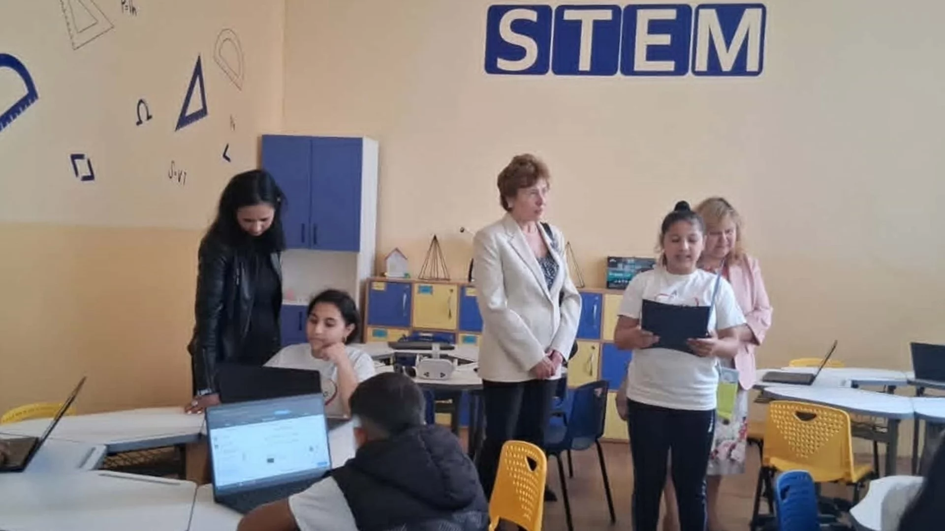 STEM център по математика, информатика и  зелени технологии отвори врати в плевенско село