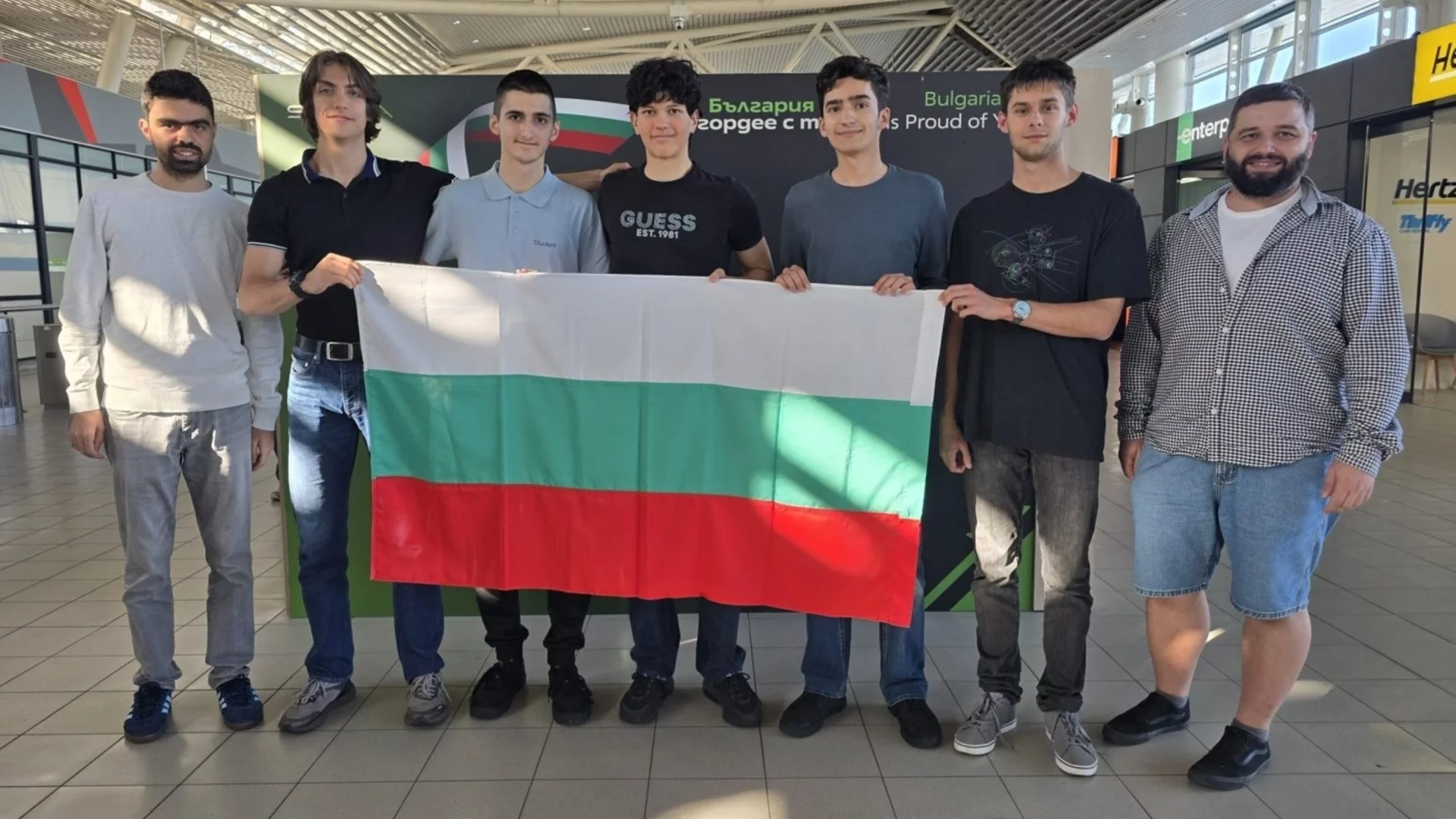 Отново в елита: 4 медала за България от Европейската олимпиада по физика