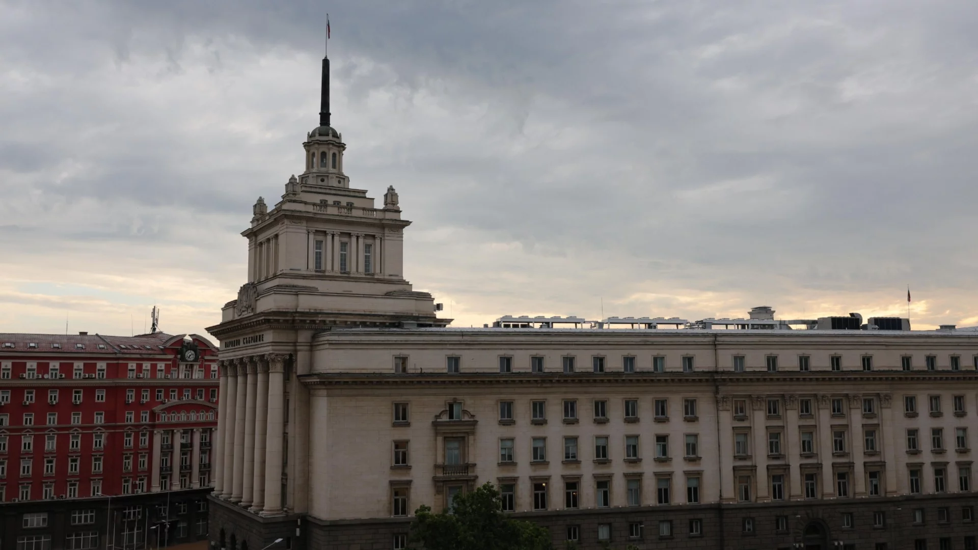 Под пагон и фуражка: Кои и колко са депутатите военни или работили в МВР (I част)