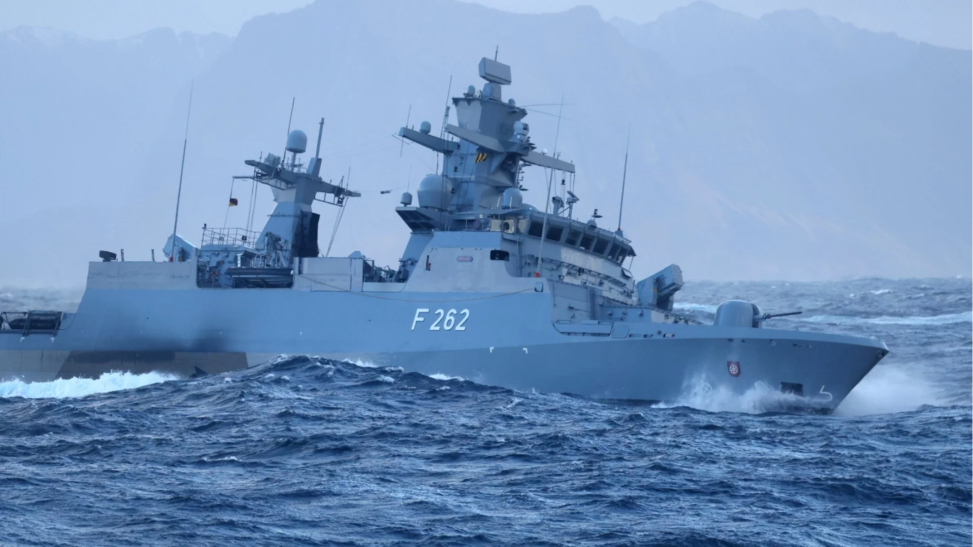 Правителството затяга контрола върху корабите, навлизащи в морските ни пространства