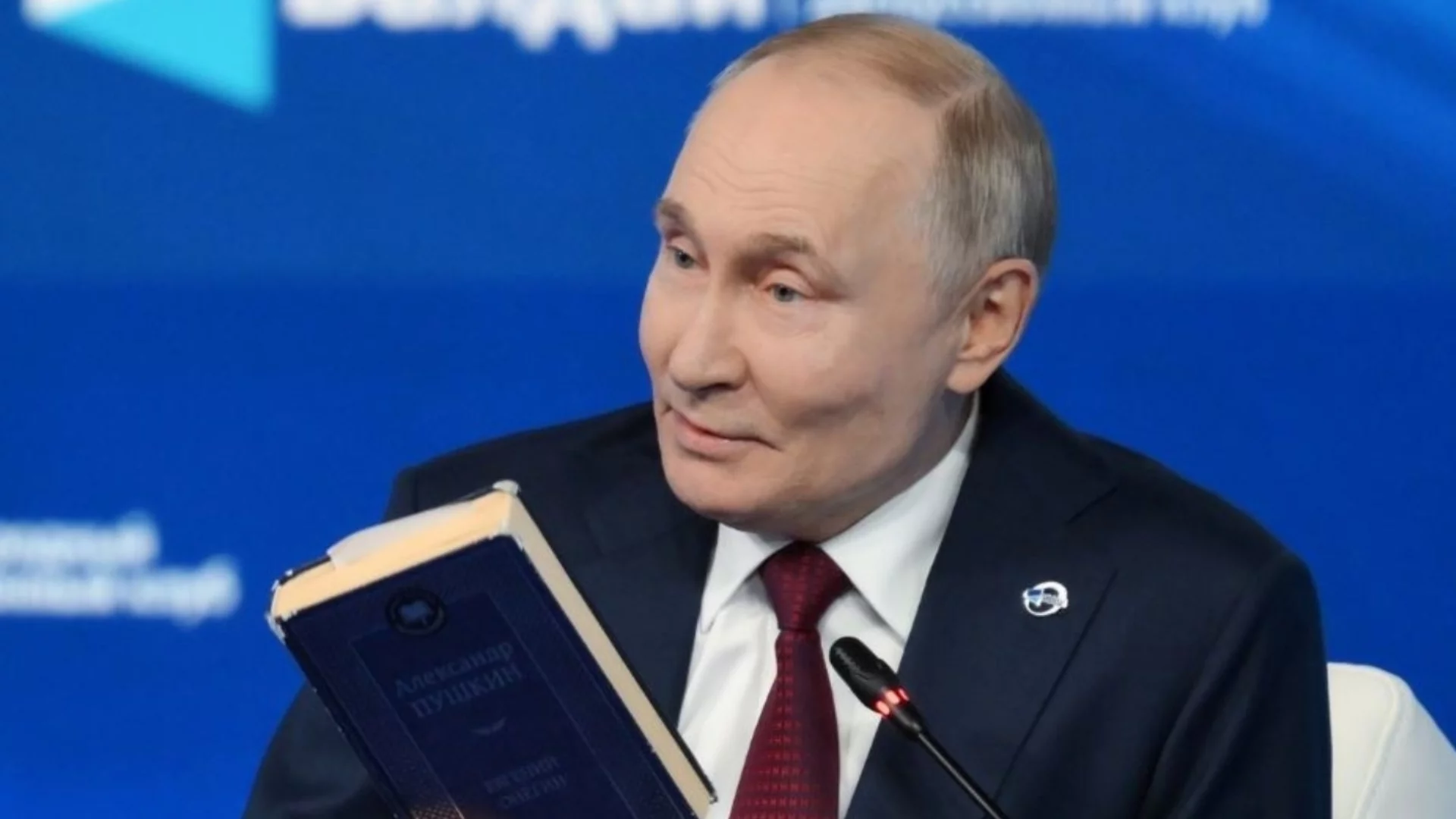 Охранител на Путин провали комичен опит на диктатора да се покаже като "човек от народа" (ВИДЕО)