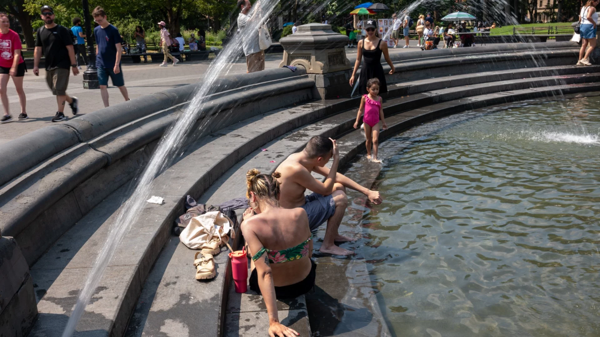Европа се готви за нова адска вълна с над 40°C през юни