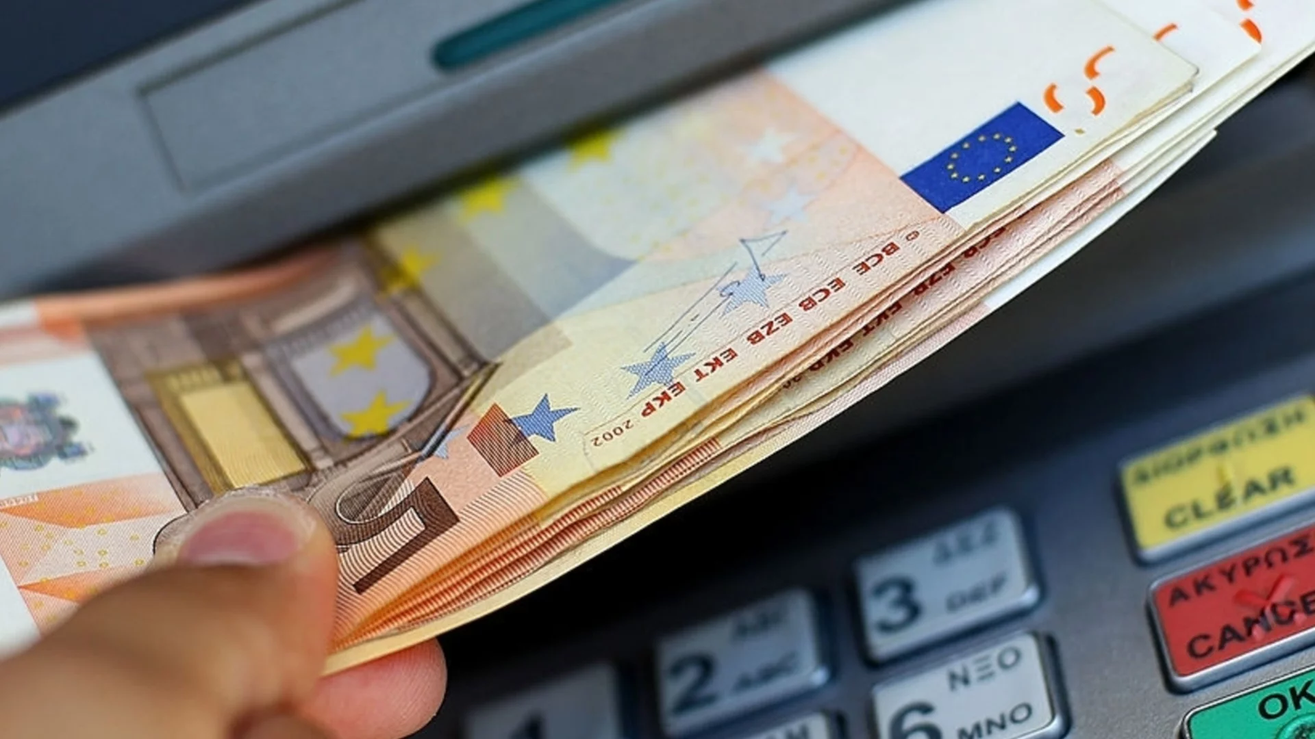 Разходите на работодателите за заплати растат с двуцифрен процент