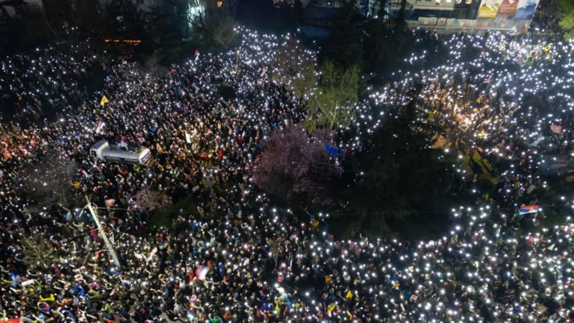 Натопиха студентите в Сърбия в пъклен план със звуково оръдие