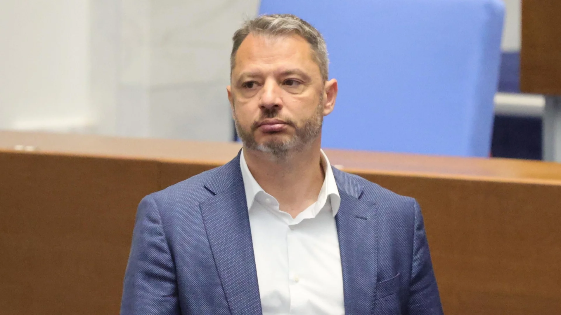 Делян Добрев напуска Народното събрание и политиката