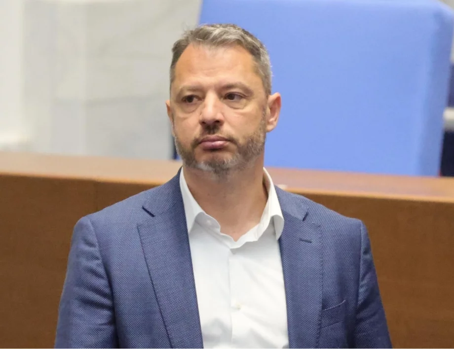 Делян Добрев напуска Народното събрание и политиката
