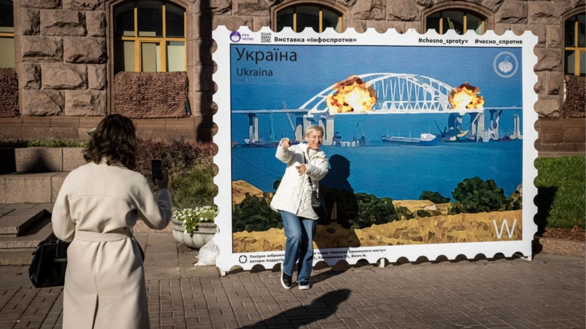 Бензиностанциите в Крим спират да продават гориво, украинците тотално разкостиха окупирания полуостров (ВИДЕО)