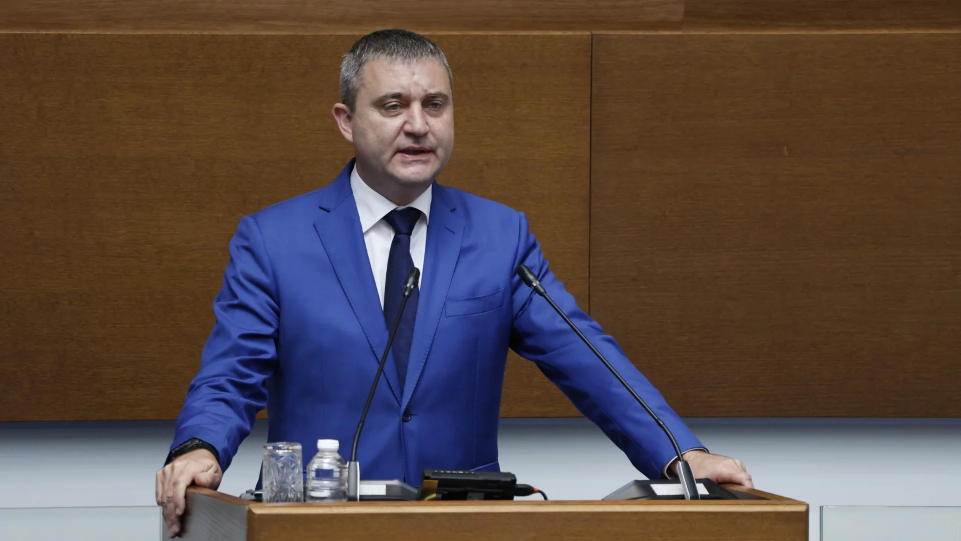 Властта да покаже бюджета, за да не агонизираме, зове Горанов
