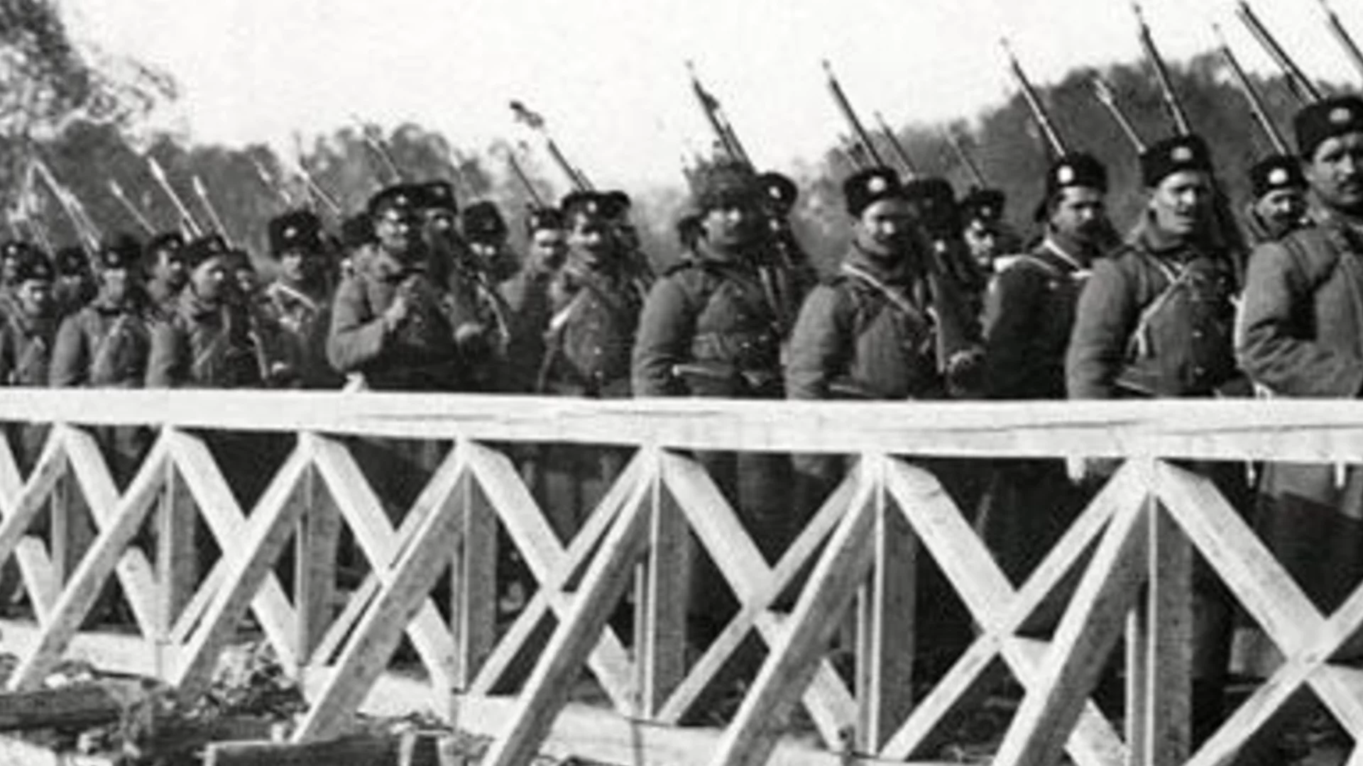 24 юни: Княз Александър I Батенберг стъпва на българска земя. Гърция и Сърбия късат договорите с България