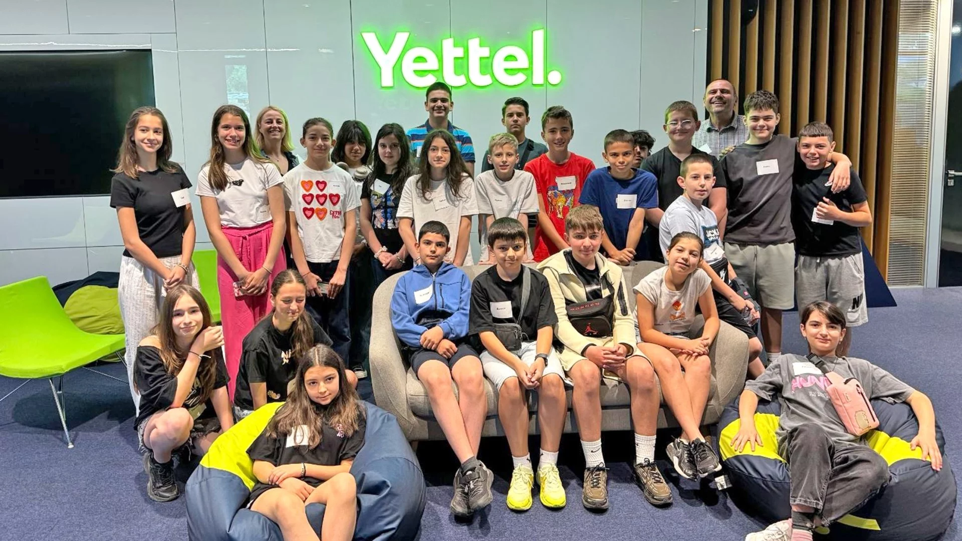 Yettel Teen Academy среща ученици с роботика, AI и реални бизнес казуси