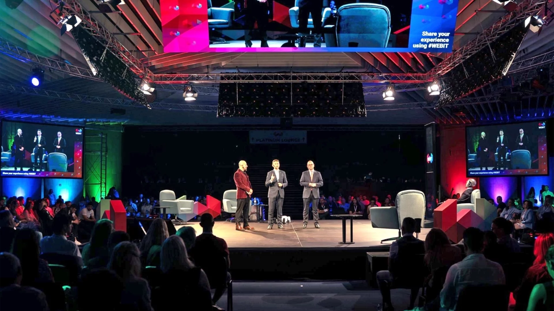 Webit 2026 откри деня с робот на сцената и разговор на живо с трима членове на правителството