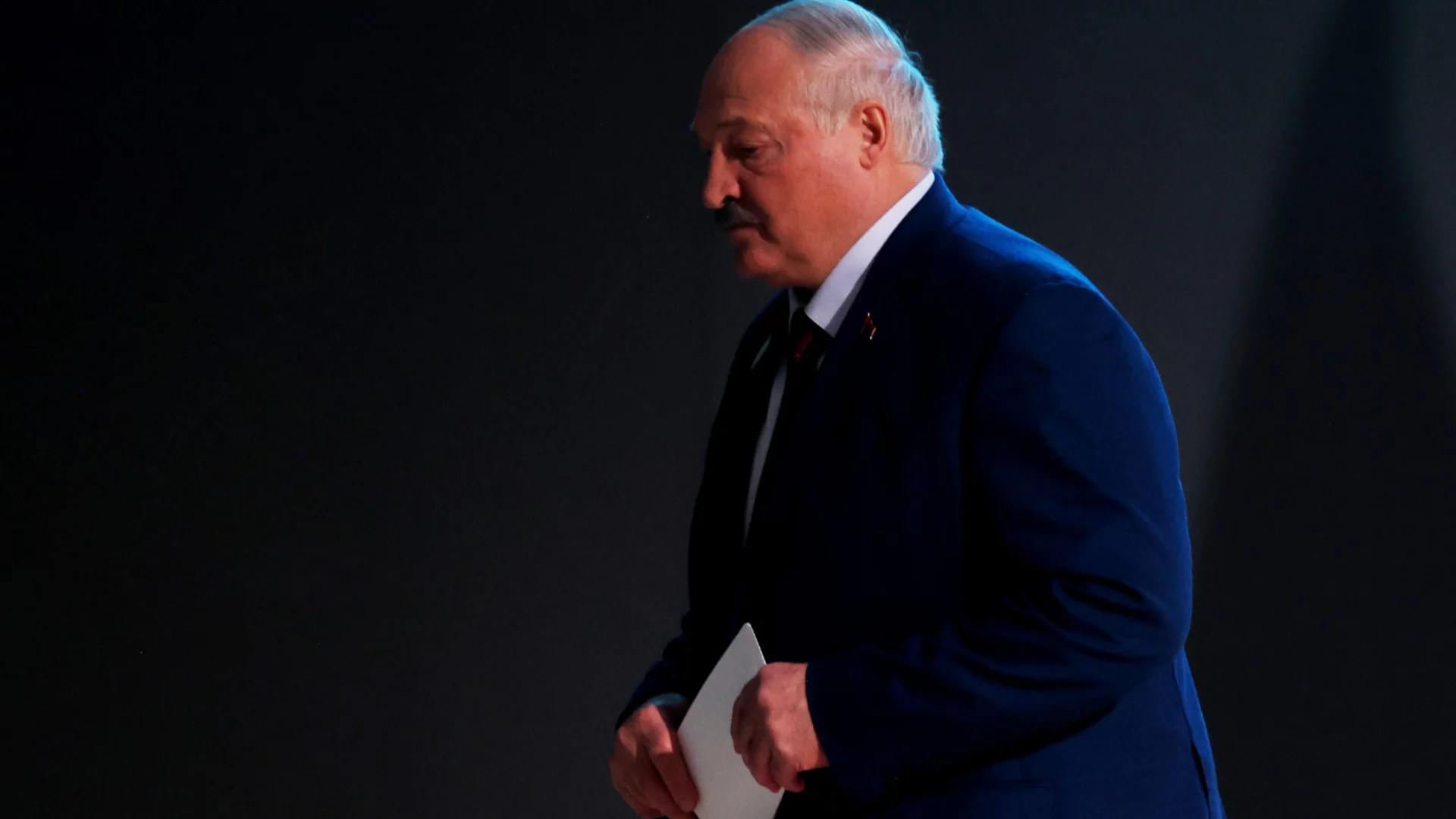 След заплахата на Зеленски: Лукашенко спешно заминава на дълга командировка в неизвестна посока