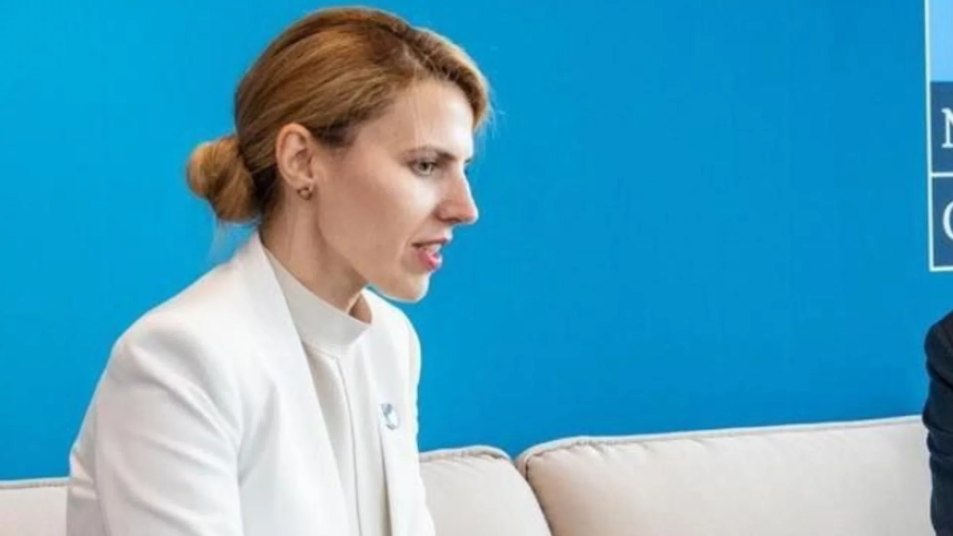 Външната ни министърка с обяснение за "голото рамо" и за Киевско-Печорската лавра