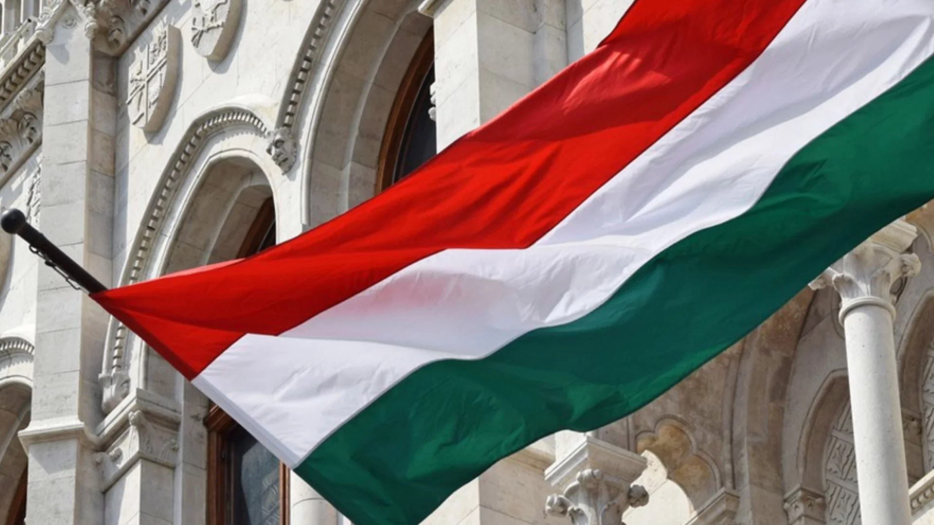 Край на тайните за доносници и агенти: Унгария внася законопроекта за разсекретяване на досиетата