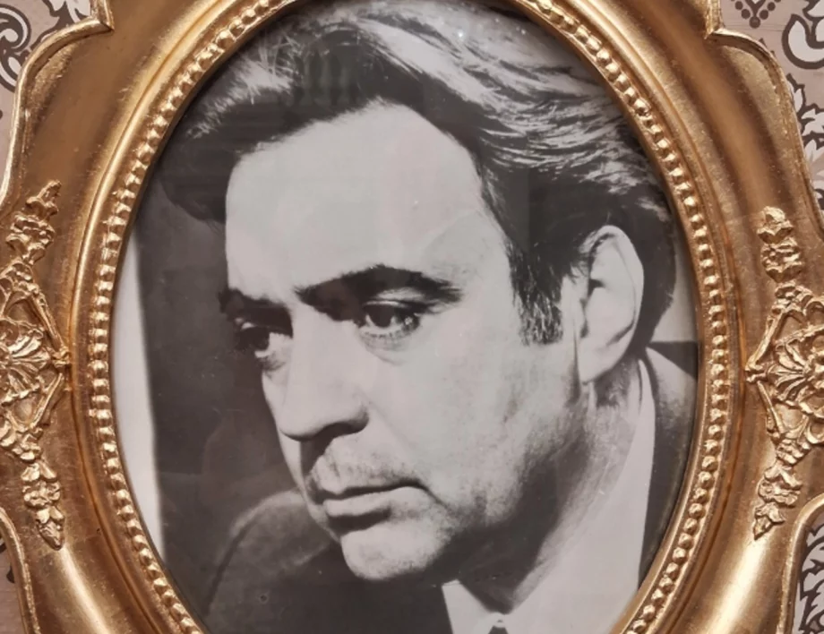 От отличник по право до сцената на Народния: Невероятната съдба на "театралния светец"