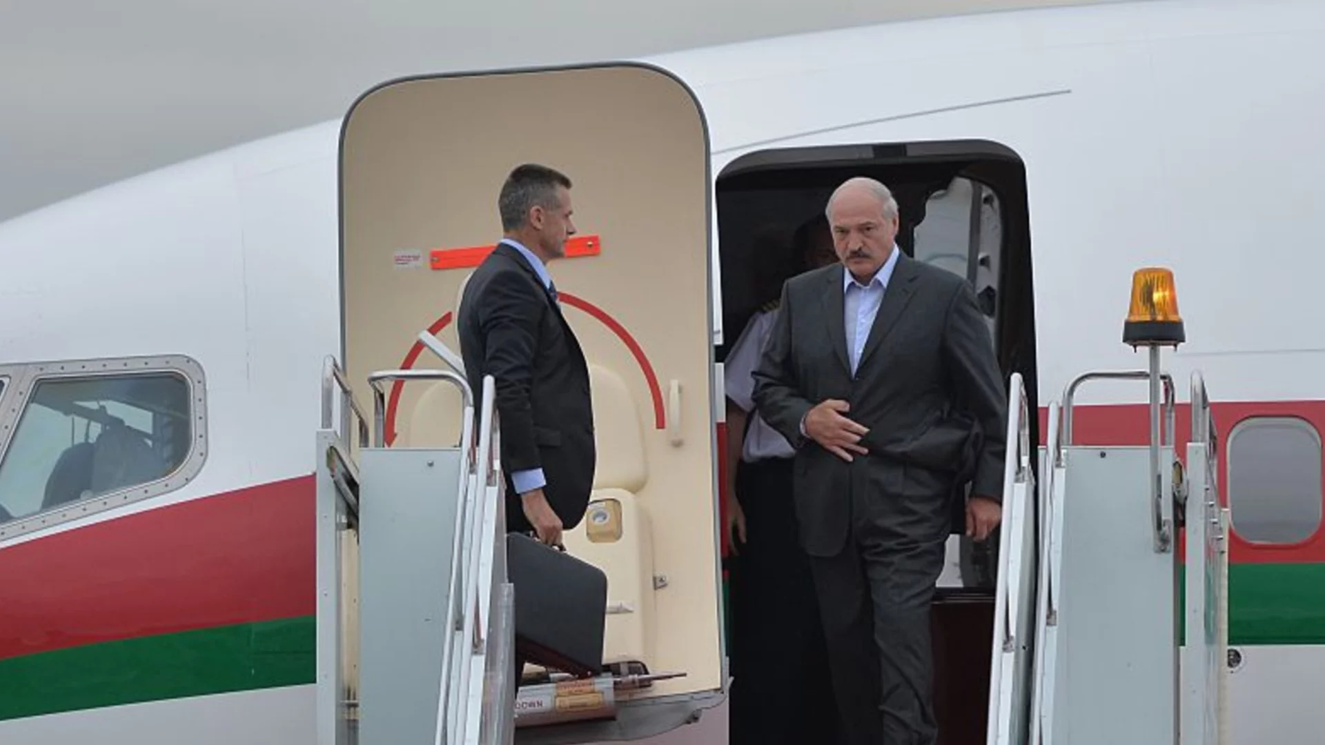 Да избягаш от Лукашенко, за да те арестуват: Жени много прекалиха на борда на самолет