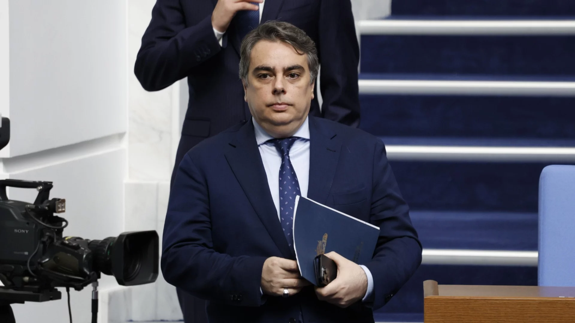 "Продължаваме промяната": Бюджетът на кабинета "Радев" е по-скандален от този, който свали правителството "Желязков"