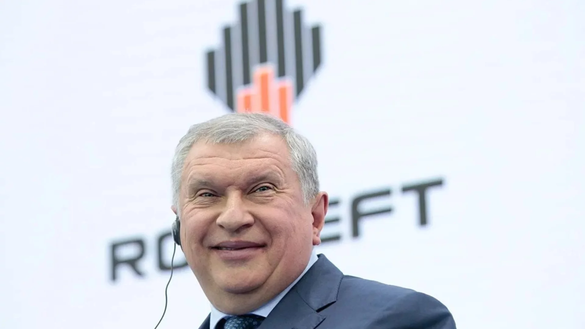 Отколешен другар на Путин измисли как да има бензин в Русия